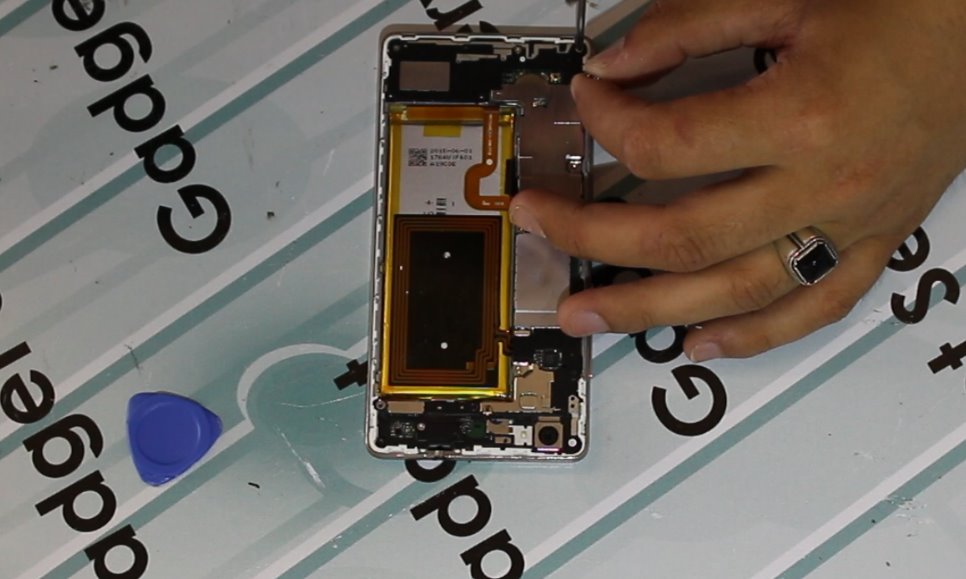 разборка смартфона Huawei P8 Lite
