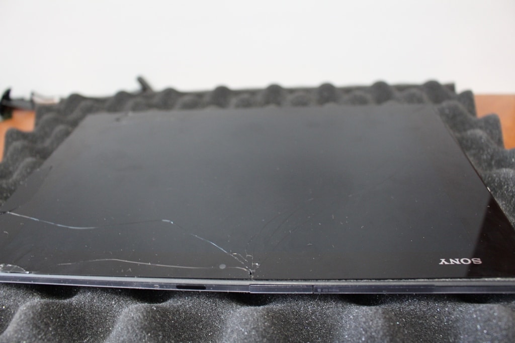 разбитый экран Xperia Z2