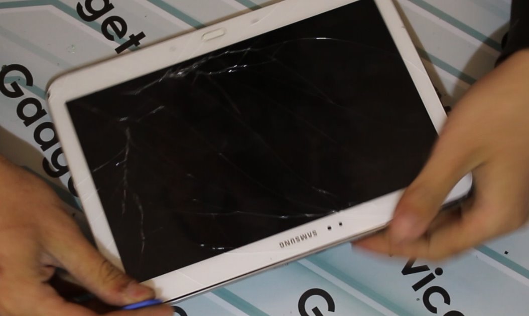 разборка снимаем крышку Samsung Galaxy Tab 3 P5200